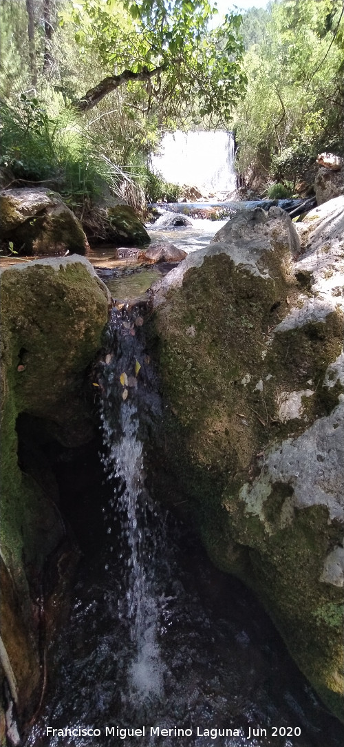 Pantaneta del R�o Aguasmulas - Pantaneta del R�o Aguasmulas. Con la pantaneta al fondo