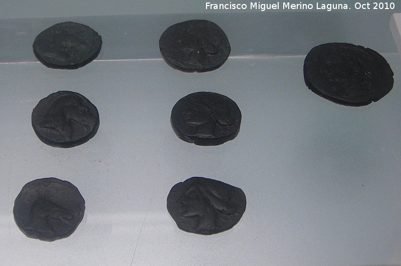Batalla de Bacula - Batalla de Bacula. Monedas cartaginesas con el anverso de la diosa Tanit y reverso cabeza de caballo