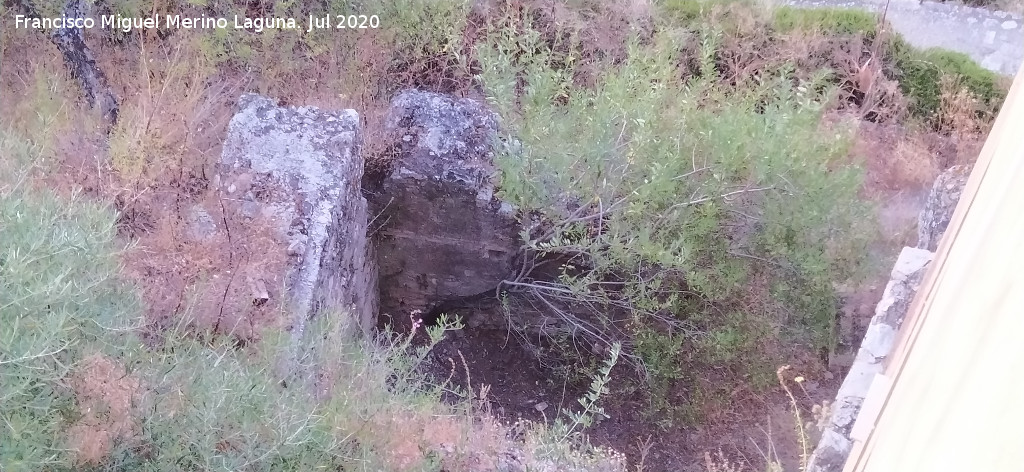 Iglesia Mayor - Iglesia Mayor. Cisterna romana del siglo I d.C. Construida para almacenaje de agua, fue reutilizada en el siglo XVII para enterramiento
