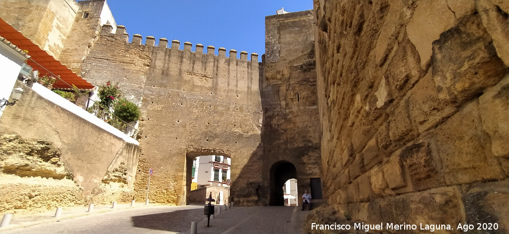 Muralla de Carmona - Muralla de Carmona. Poterna y portillo