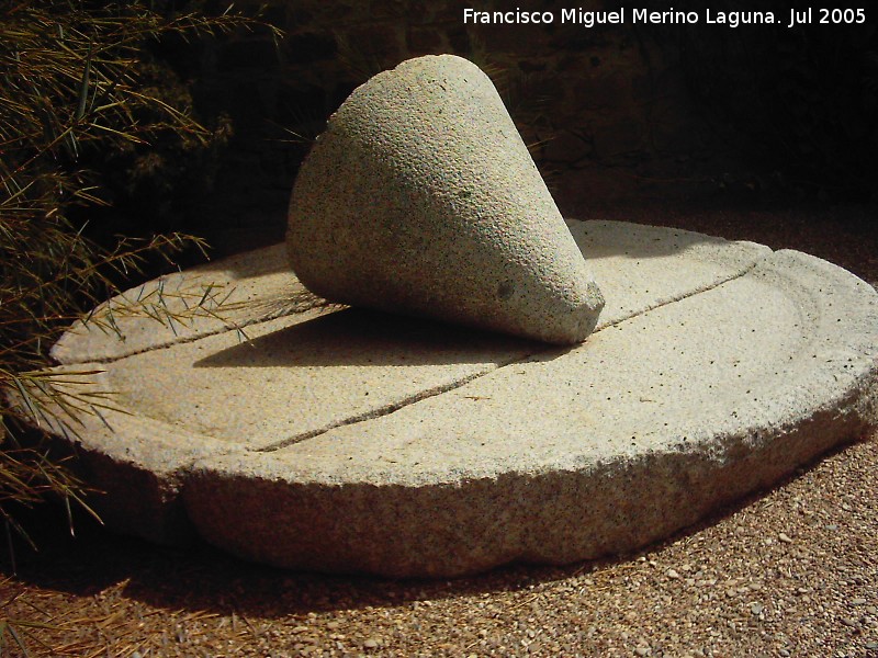 Molino de los Marqueses de Orozco - Molino de los Marqueses de Orozco. Piedras de molino