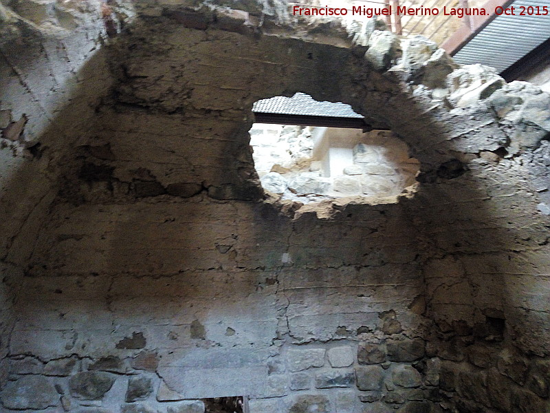 Castillo de Torreparedones - Castillo de Torreparedones. Restos de la bveda del aljibe de la Torre del Homenaje