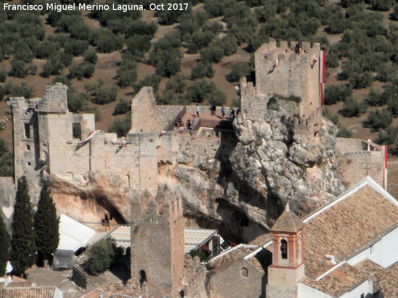 Castillo-Palacio de Zuheros - Castillo-Palacio de Zuheros. Desde el Mirador del Can del Ro Bain