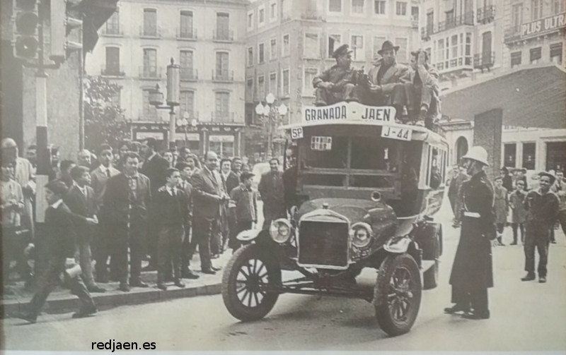 Historia de Granada - Historia de Granada. Autobs Granada Jan. Foto antigua