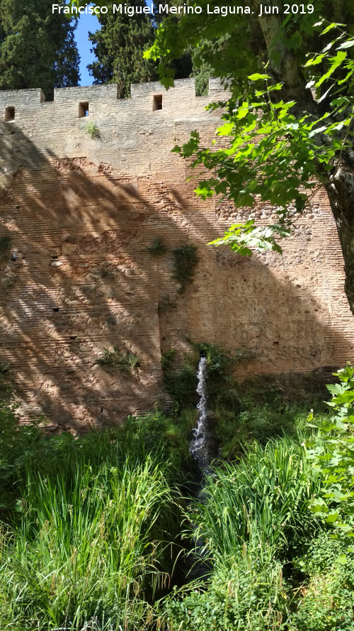 Alhambra - Alhambra. Desage extramuros entre la Torre de las Infantas y la Torre del Cabo