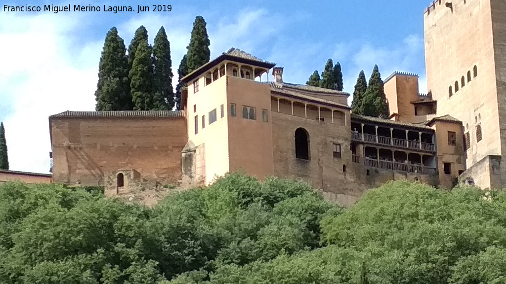 Alhambra. Torre del Peinador de la Reina - Alhambra. Torre del Peinador de la Reina. Desde el Paseo de los Tristes