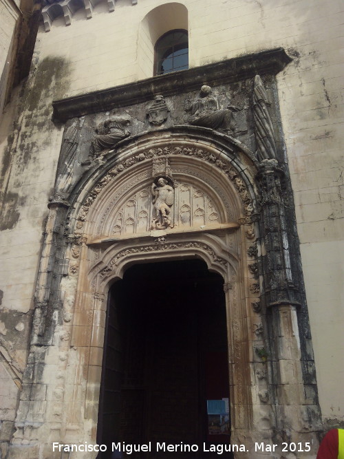 Iglesia de San Mateo - Iglesia de San Mateo. Portada de San Miguel