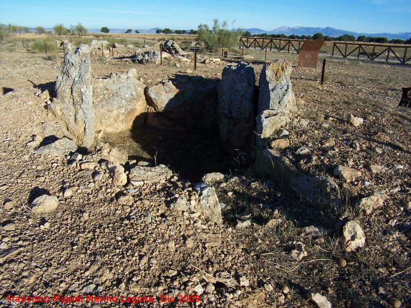 Dolmen 111 - Dolmen 111. 