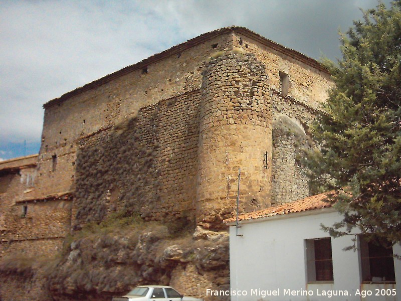 Iglesia de Santiago Apstol - Iglesia de Santiago Apstol. Apoyada en la muralla