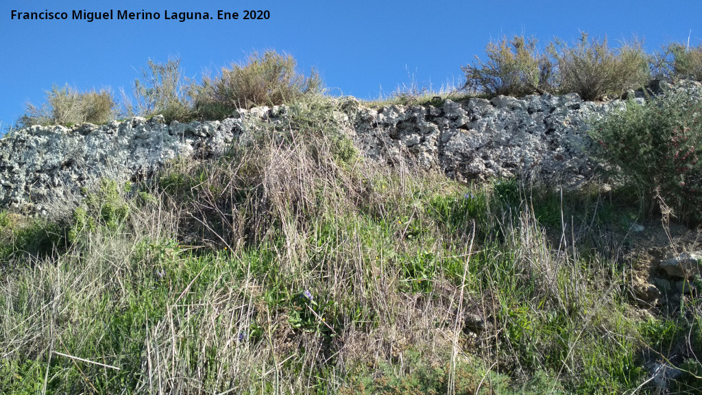 Torre�n del Moro - Torre�n del Moro. Muralla con restos de recubrimiento blanco original