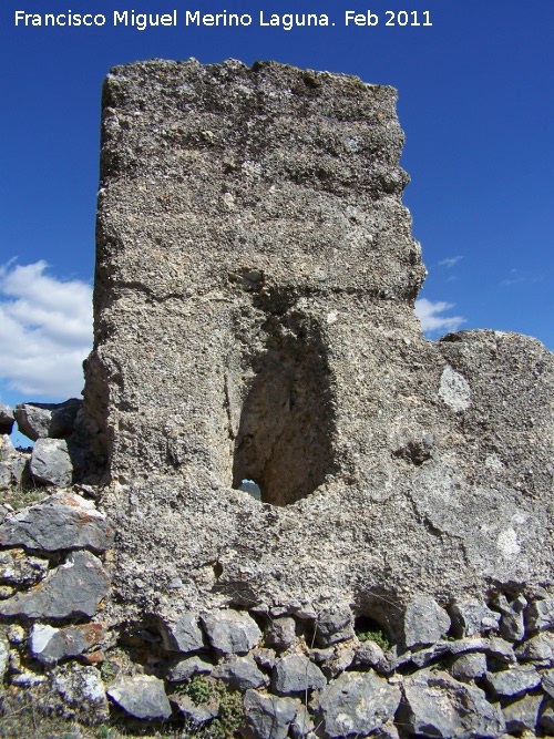 Muralla - Muralla. Almena con saetera