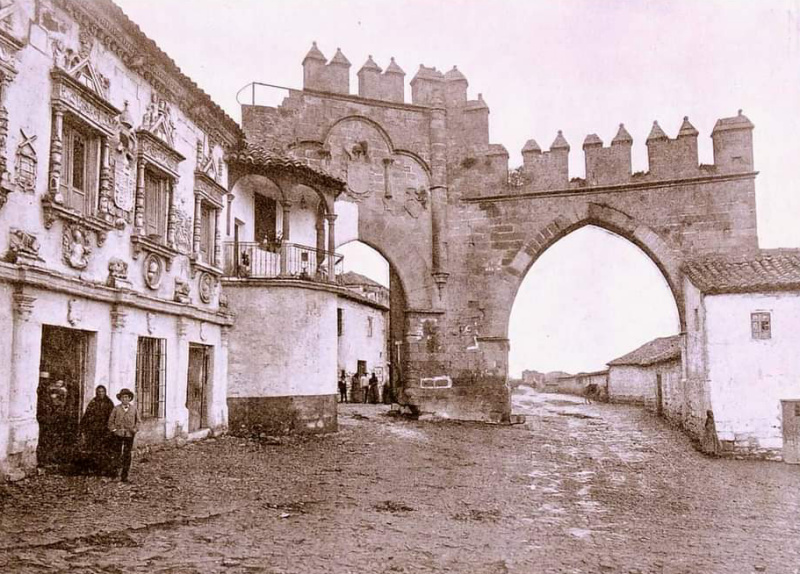 Arco de Villalar y Puerta de Jan - Arco de Villalar y Puerta de Jan. Foto antigua. Coleccin Narvez Olivera. Foto de Domingo Lpez Muoz 