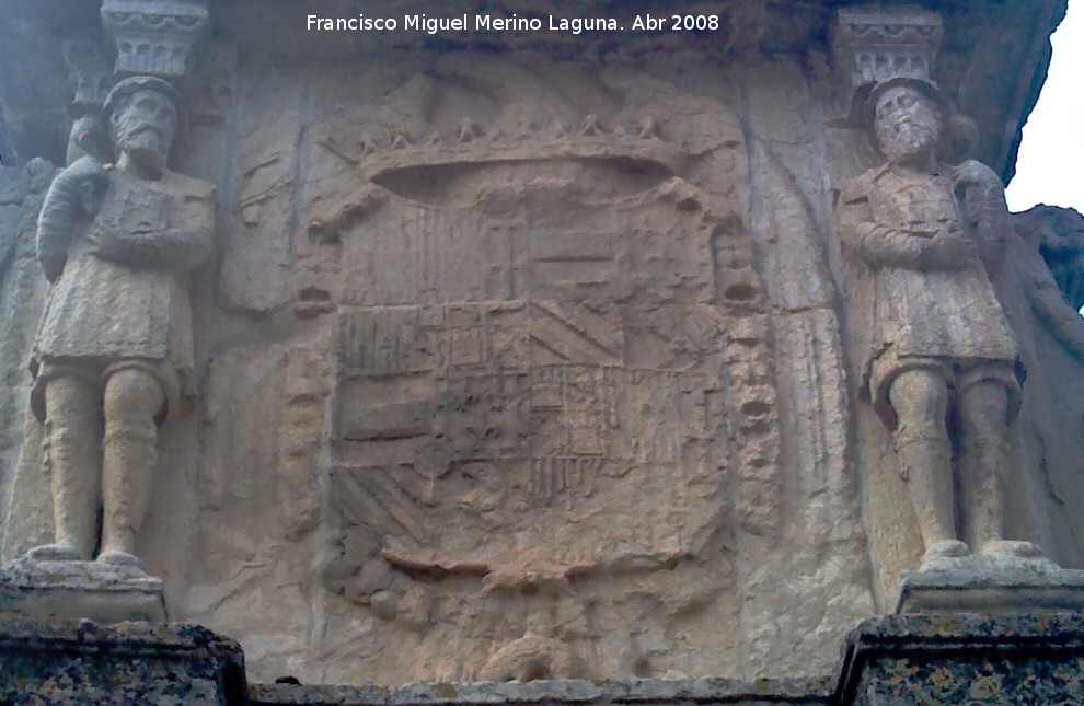 Fuente de Santa Mara - Fuente de Santa Mara. Escudo de Felipe II que da hacia la Catedral