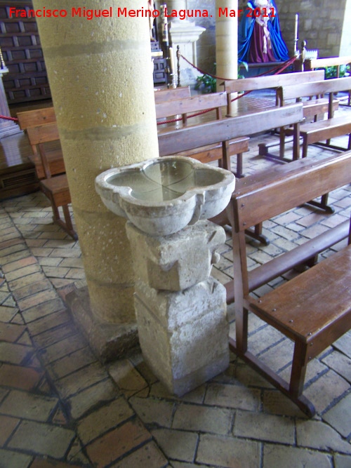 Iglesia del Salvador - Iglesia del Salvador. Pila de agua bendita