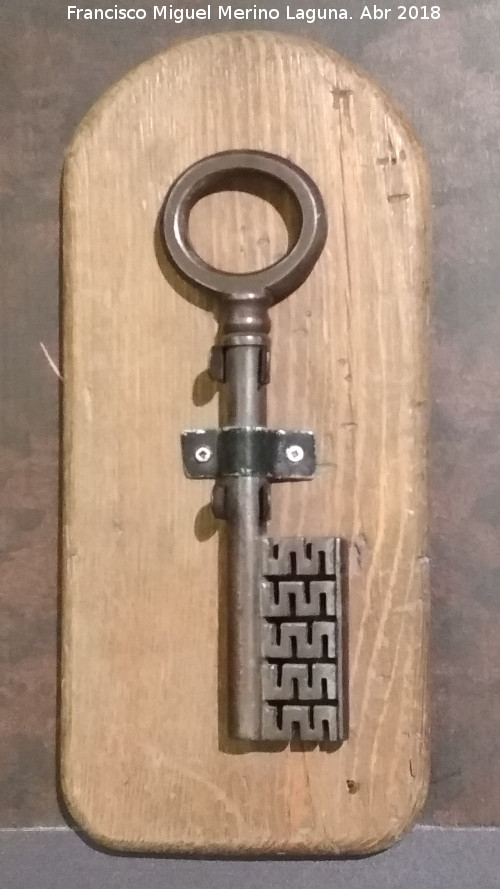 Cerradura - Cerradura. Llave de arca de caudales. Universidad de Salamanca siglo XVI