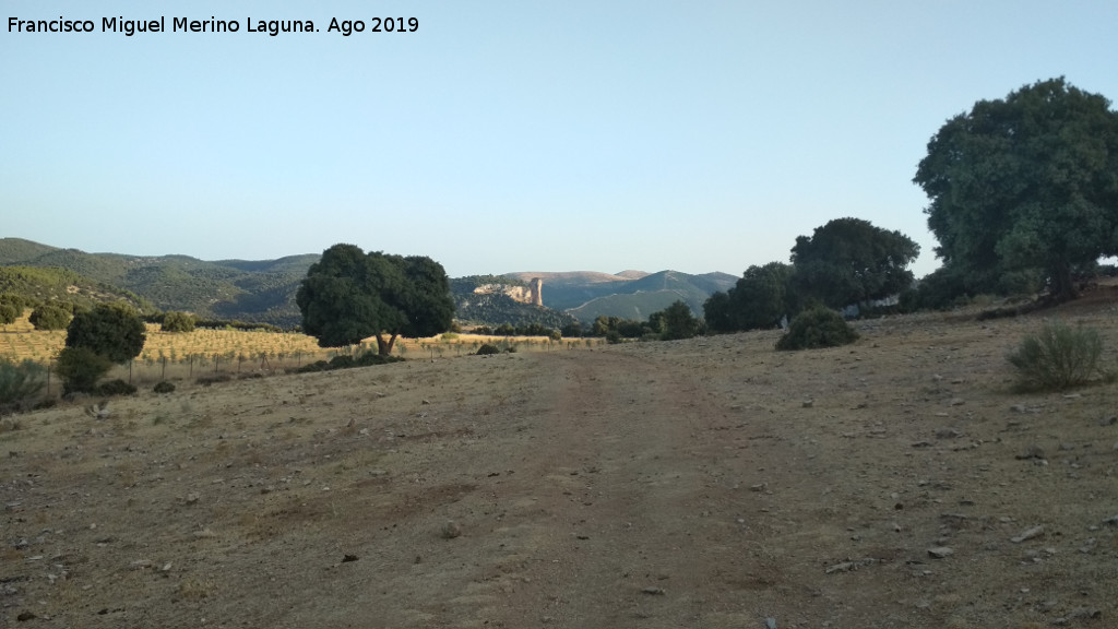 Llanos de Palomares - Llanos de Palomares. Con la Piedra del Palo al fondo