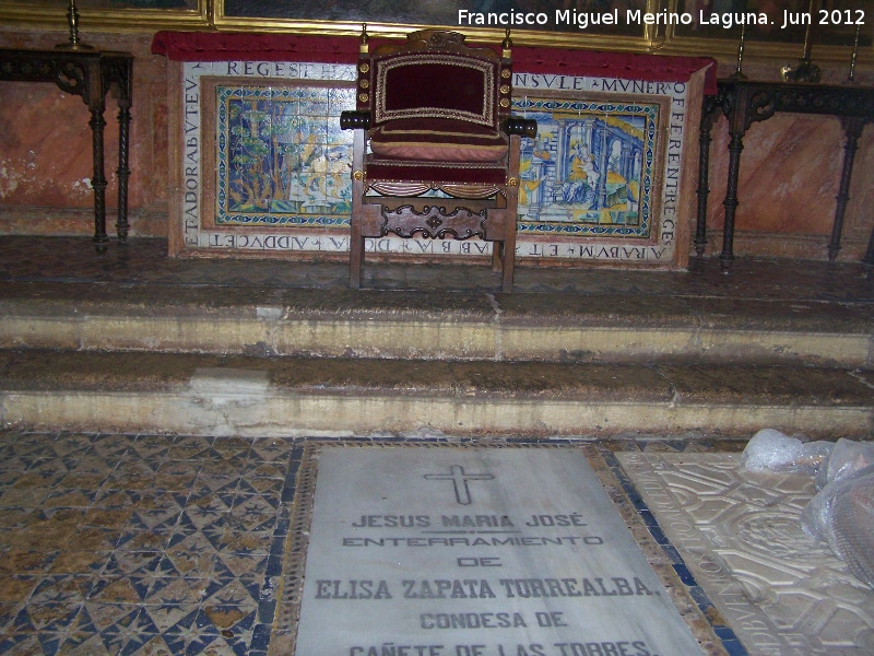 Mezquita Catedral. Capilla de la Natividad - Mezquita Catedral. Capilla de la Natividad. Altar y tumba