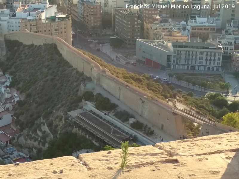 Murallas de Alicante - Murallas de Alicante. Desde el Castillo de Santa Brbara