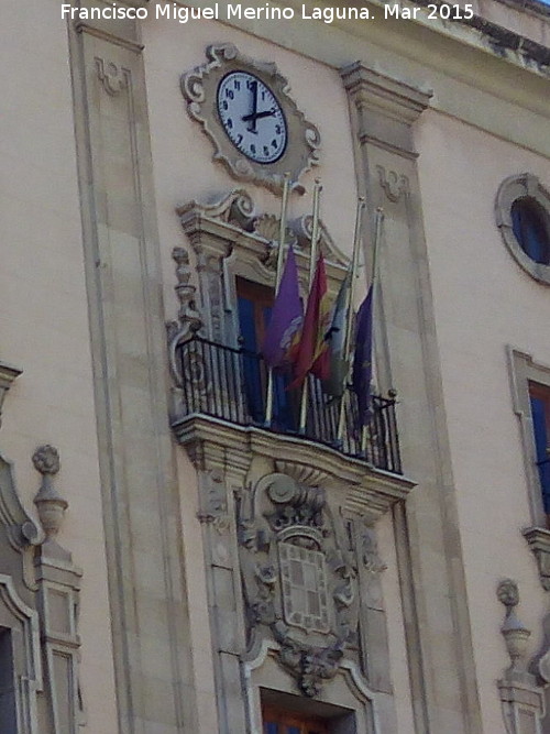 Ayuntamiento de Jan - Ayuntamiento de Jan. Reloj balcn y escudo de Jan