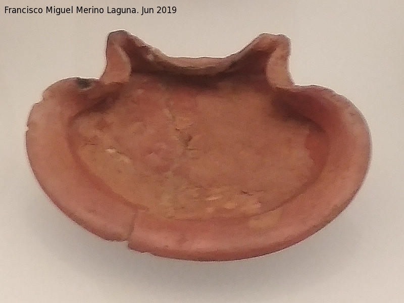 Lucerna - Lucerna. Lucerna fenicia 710-620 a.C. Museo Arqueolgico de Granada