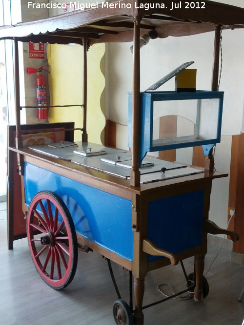 Helado - Helado. Antiguo carrito de helados