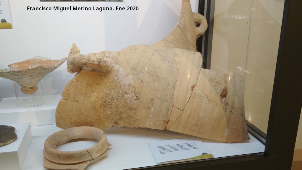 Palacio ibero del Cerro de la Merced - Palacio ibero del Cerro de la Merced. �nfora ibero-p�nica. Exposici�n en el Museo Ibero de Ja�n