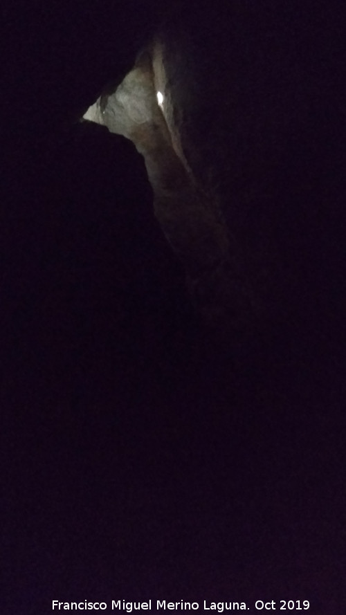 Pinturas rupestres de la Cueva del Canjorro I - Pinturas rupestres de la Cueva del Canjorro I. Haz de luz iluminando las pinturas
