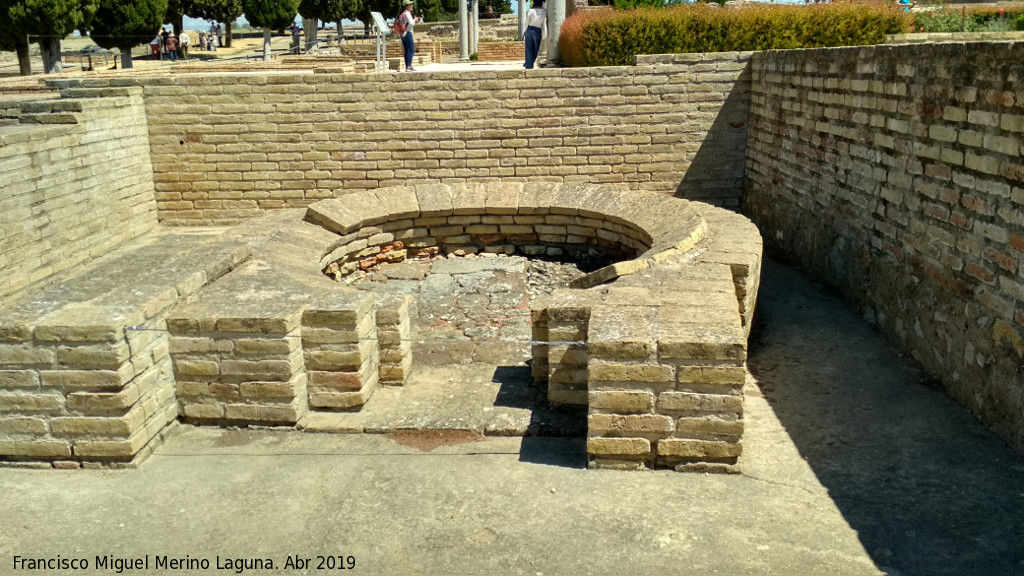 Itlica. Casa de los Pjaros - Itlica. Casa de los Pjaros. Horno de su tabernae de panadera