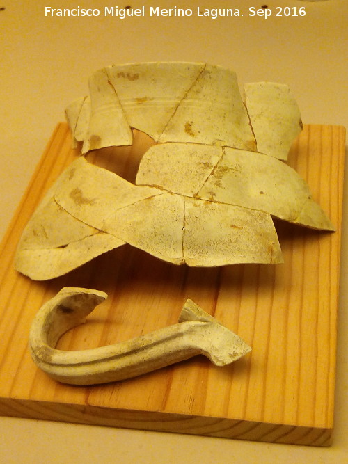 Baos rabes - Baos rabes. Cermica de paredes finas y boca lobulada encontrados en la excavacin arqueolgica