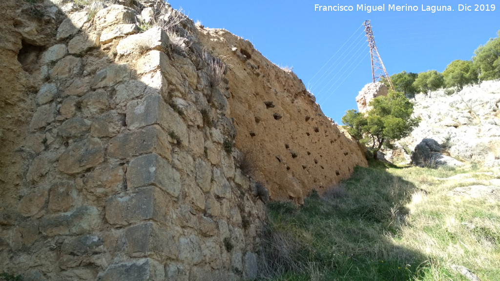 Muralla de Jan. Torren Sur II - Muralla de Jan. Torren Sur II. Podium y continuacin de la muralla