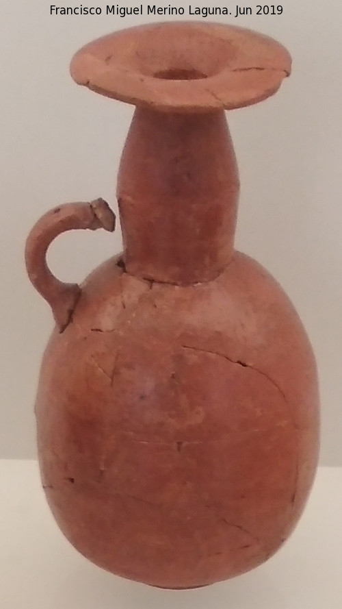 Necrpolis Fenicia Laurita - Necrpolis Fenicia Laurita. Oinochoe (Jarro de boca de seta) 710-700 a.C. Museo Arqueolgico de Granada