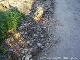 Calzada de la Sierra. Restos de empedrado tapados con tierra