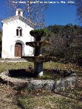 Aldea Mata Bejid. Fuente de las Ranas y la Iglesia