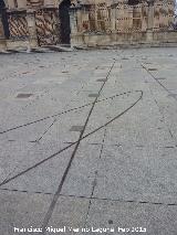 Plaza de Santa Mara. Lneas del reloj de sol y cuadrados que representan una prolongacin de la Catedral
