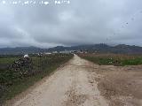 Camino de la Sierra. Al fondo Santisteban