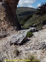 Piedra Virgen del Camello. Bancos de piedra