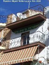 Curiosidades. Toldo de un bar en un piso de la Calle Angosta de Beas de Segura