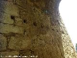 Castillo Nuevo de Santa Catalina. Torre Albarrana. Mechinales de construccin en el paso interior