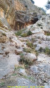 Pinturas rupestres de la Cueva Escondida de los Caones. Acceso a la cueva