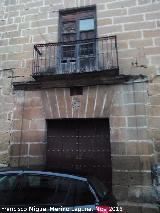 Casa de la Calle Cobos n 5. Portada y balcn