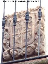 Casa de la Calle Las Posadas n 8. Escudo derecho