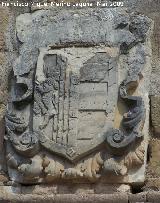 Palacio de los Seores De La Chica. Escudo izquierdo de los Duques de Sesa