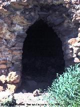 Castillo de Ero. Puerta de arco apuntado a ras del suelo