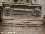 Catedral de Jan. Vtores. Vtor debajo de la hornacina de San Pedro