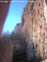 Muralla de Jan. Lienzo Norte XX. A la altura del callejn cuando el lienzo pierde su recubrimiento de mampostera restaurado y permite contemplar su tapial, podemos observar dos entradas actuales a las viviendas que se apoyan en la m