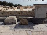 Torreparedones. Foro. Pedestales de estatuas del Este