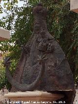 Monumento a la Virgen de Alharilla. Virgen de Alharilla