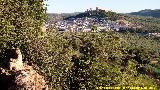 Esculturas de los Tajos de San Marcos. Con Alcal la Real y su Mota al fondo