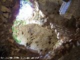 Castillo de Otiar. Torre del Homenaje. Bveda del segundo piso donde se aprecia la conduccin de agua