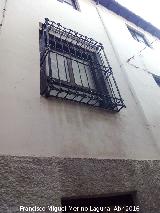 Casa de la Calle Prncipe Alfonso n 1. Reja de rosetas y alero